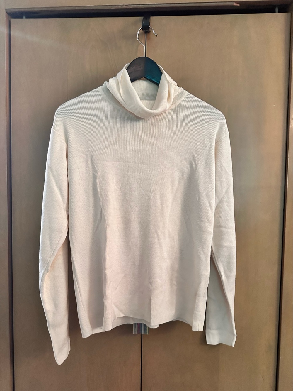 Ellen Tracy wool silk Cream Turtleneck Sweater